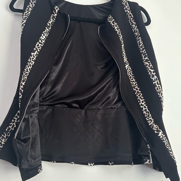 Peter Nygard Black and Leopard Print Blouse - Picture 3 of 5